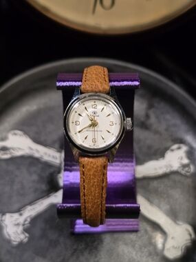 Admiral Vintage Manual Wind Ladies Wristwatch with Tan Leather Strap (22mm)